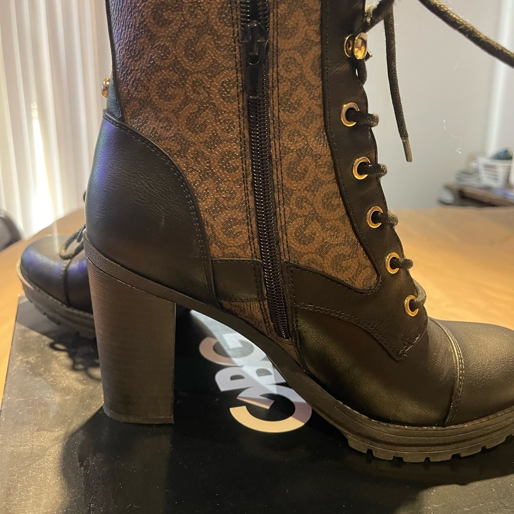 Shoes - Picture 7 of 9